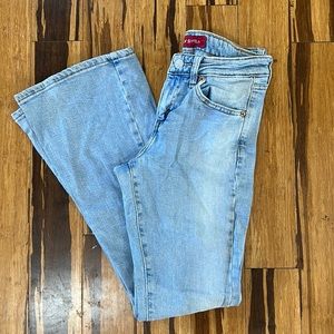 Juniors Levi 519 Low Stretch Jean